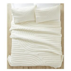 Better Homes & Gardens White Textured Arched Cotton Quilt, King